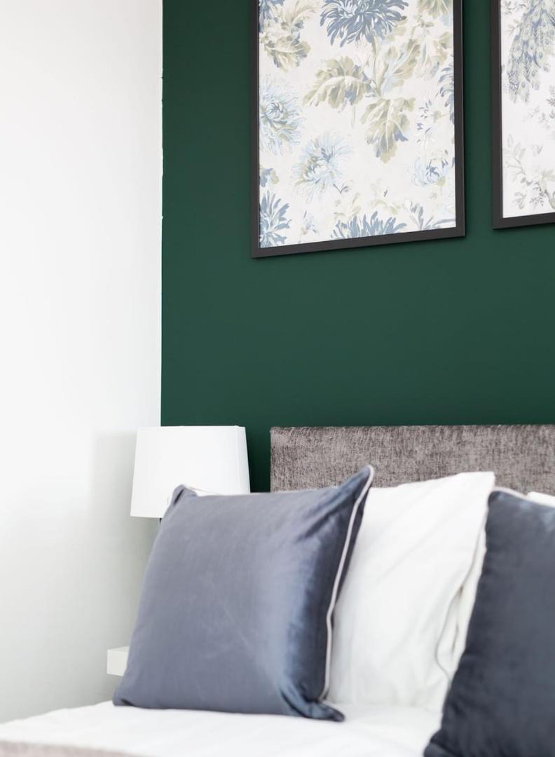 Studio Apartment With 65" Smart Tv Newport  Exteriör bild