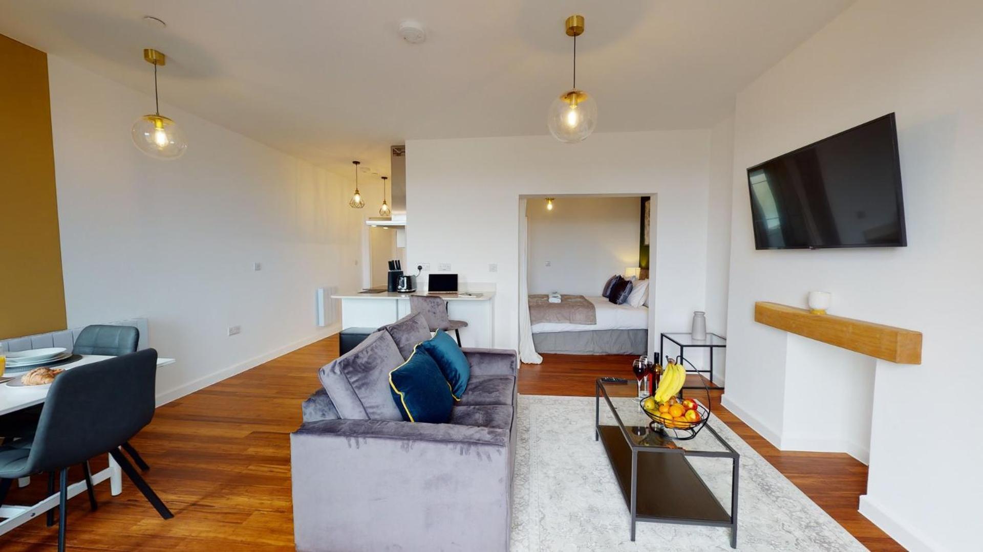 Studio Apartment With 65" Smart Tv Newport  Exteriör bild