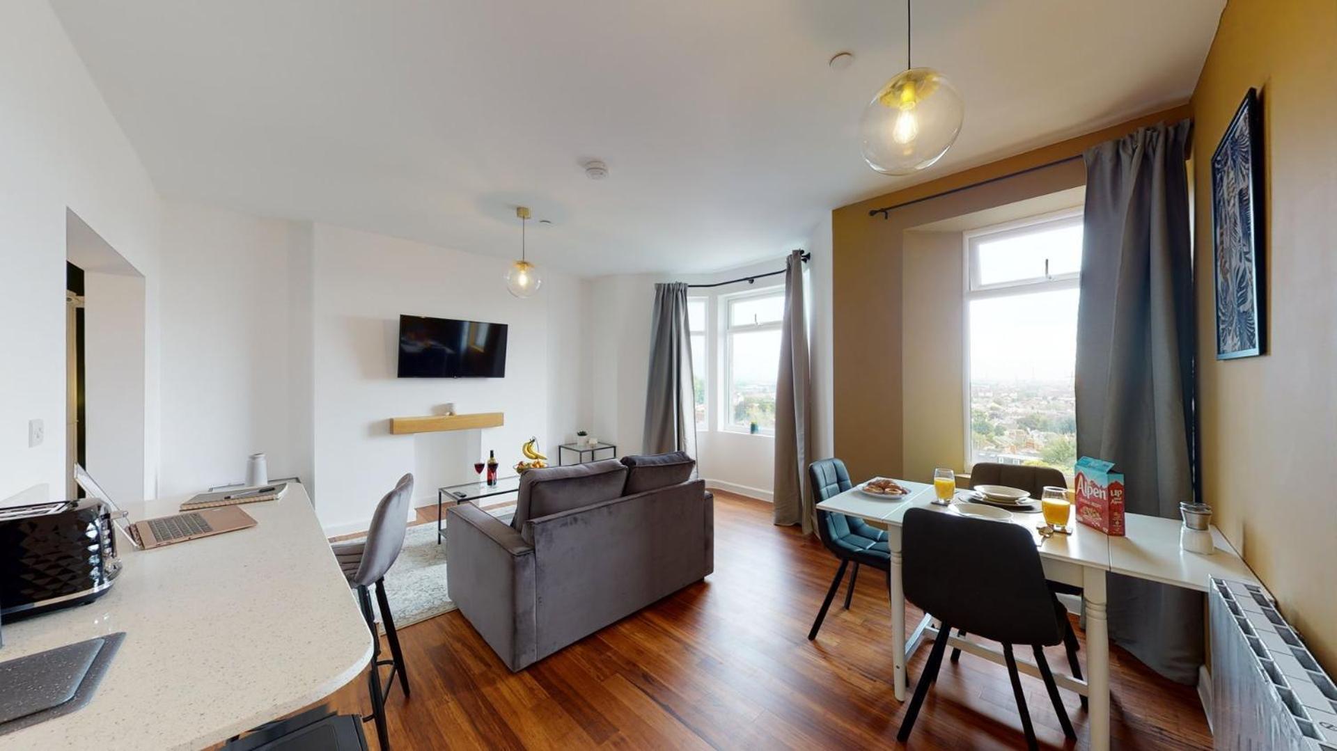 Studio Apartment With 65" Smart Tv Newport  Exteriör bild