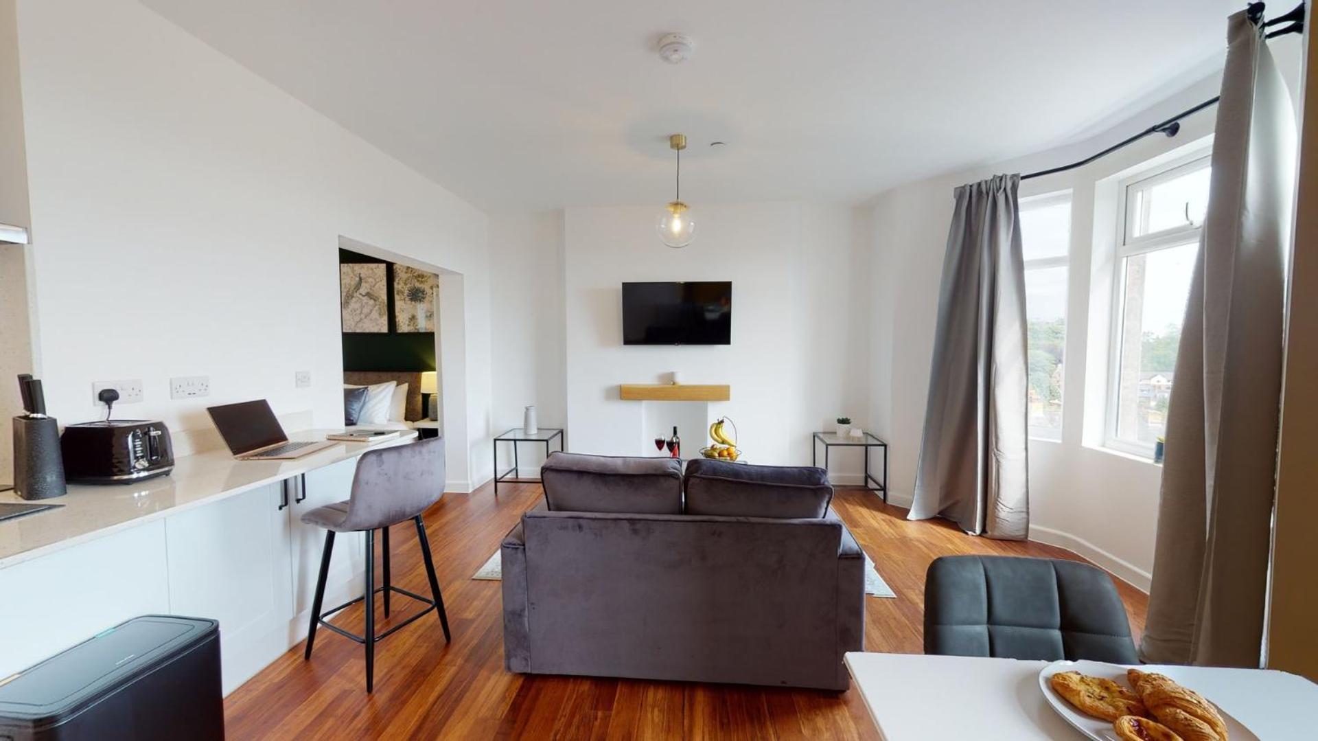 Studio Apartment With 65" Smart Tv Newport  Exteriör bild