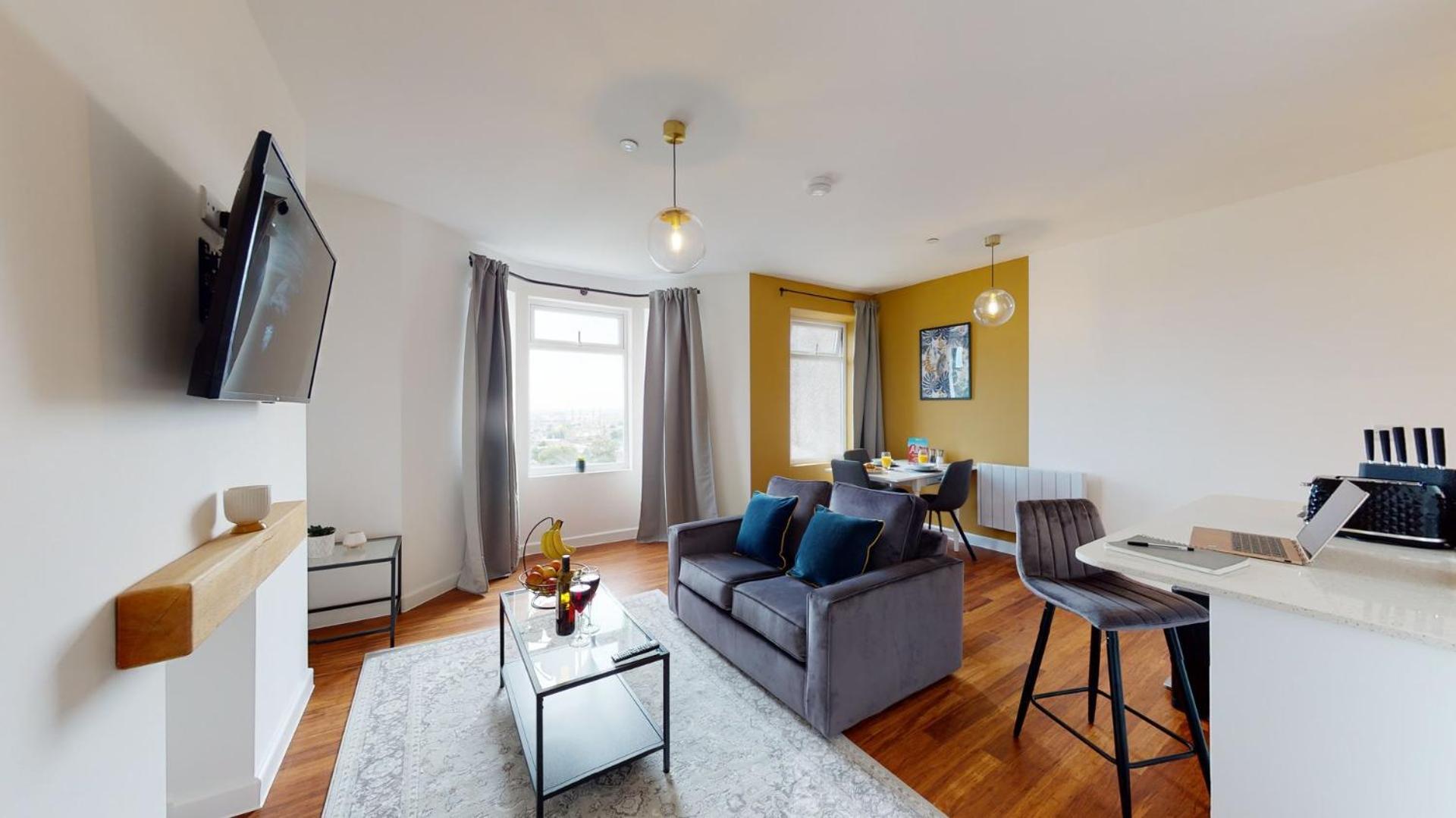 Studio Apartment With 65" Smart Tv Newport  Exteriör bild