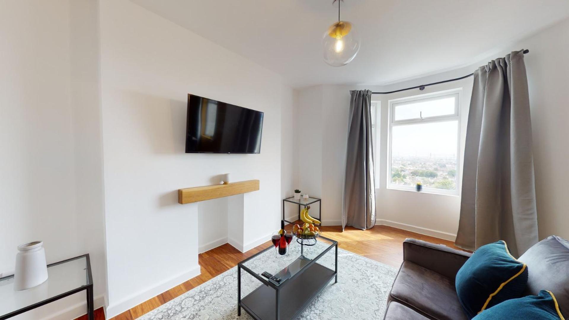 Studio Apartment With 65" Smart Tv Newport  Exteriör bild