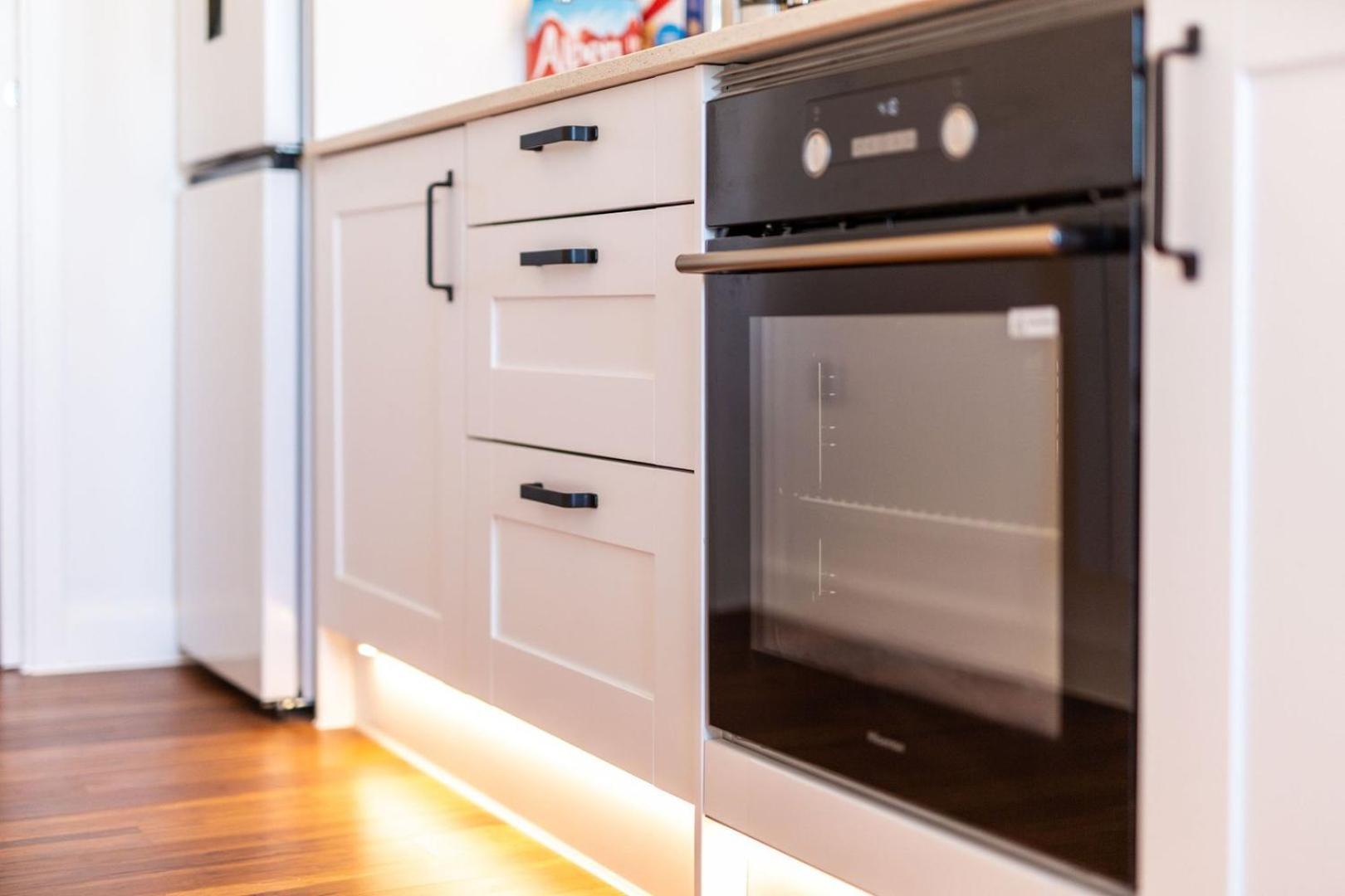 Studio Apartment With 65" Smart Tv Newport  Exteriör bild