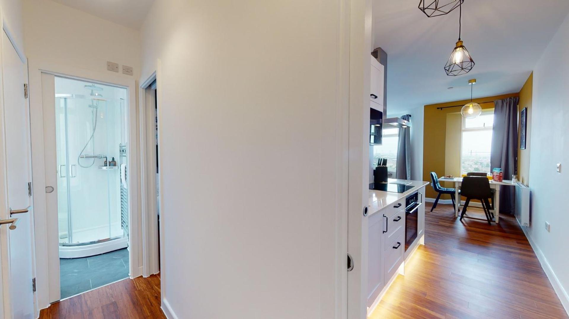 Studio Apartment With 65" Smart Tv Newport  Exteriör bild