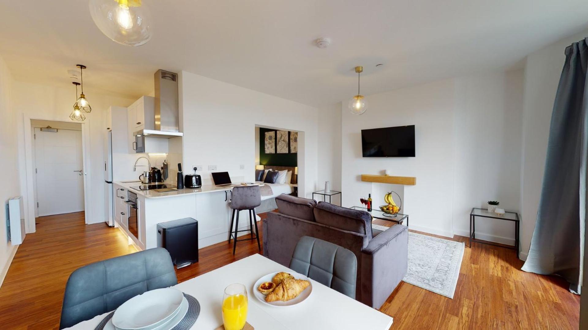 Studio Apartment With 65" Smart Tv Newport  Exteriör bild